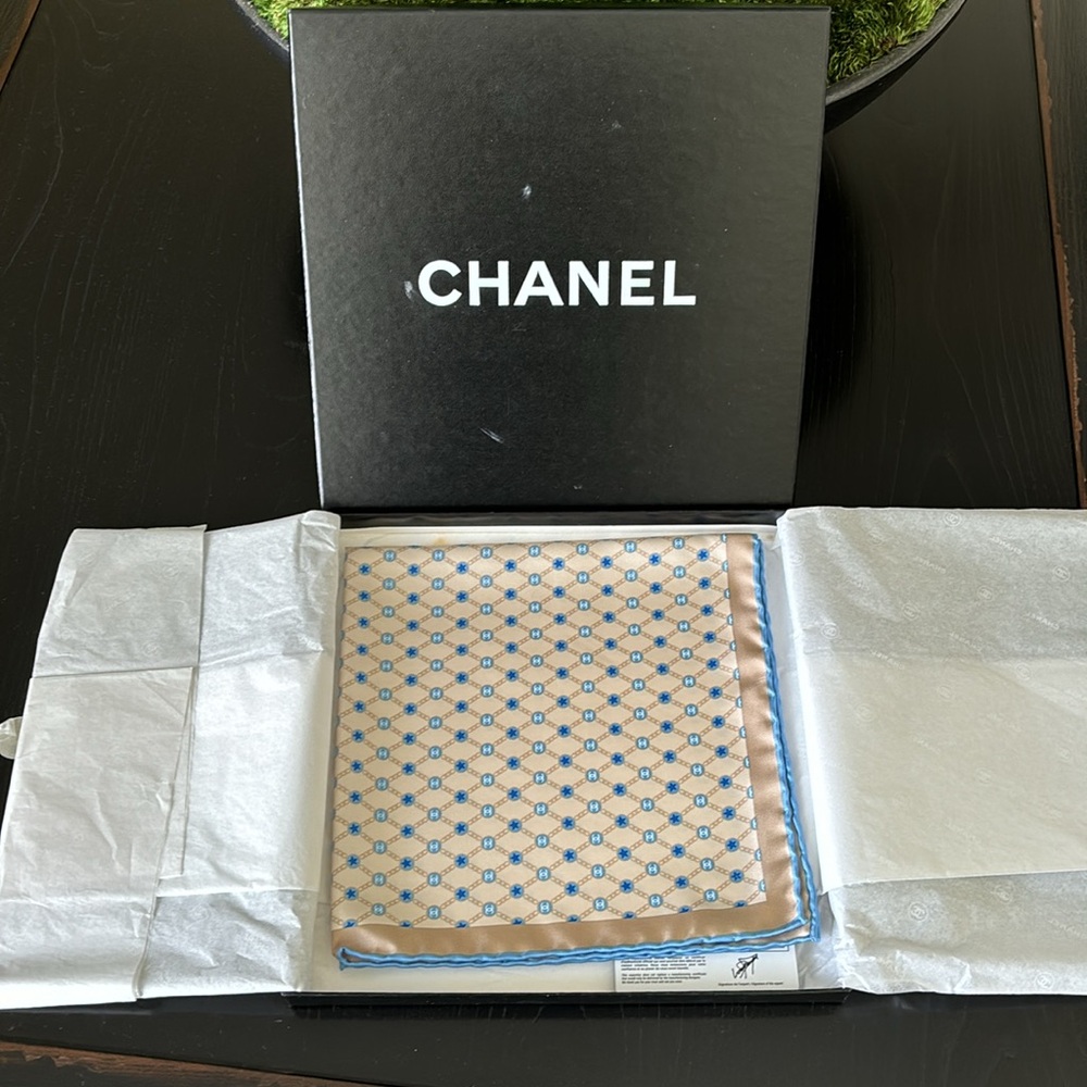 CHANEL Cream and Blue Scarf - Picture 5 of 5